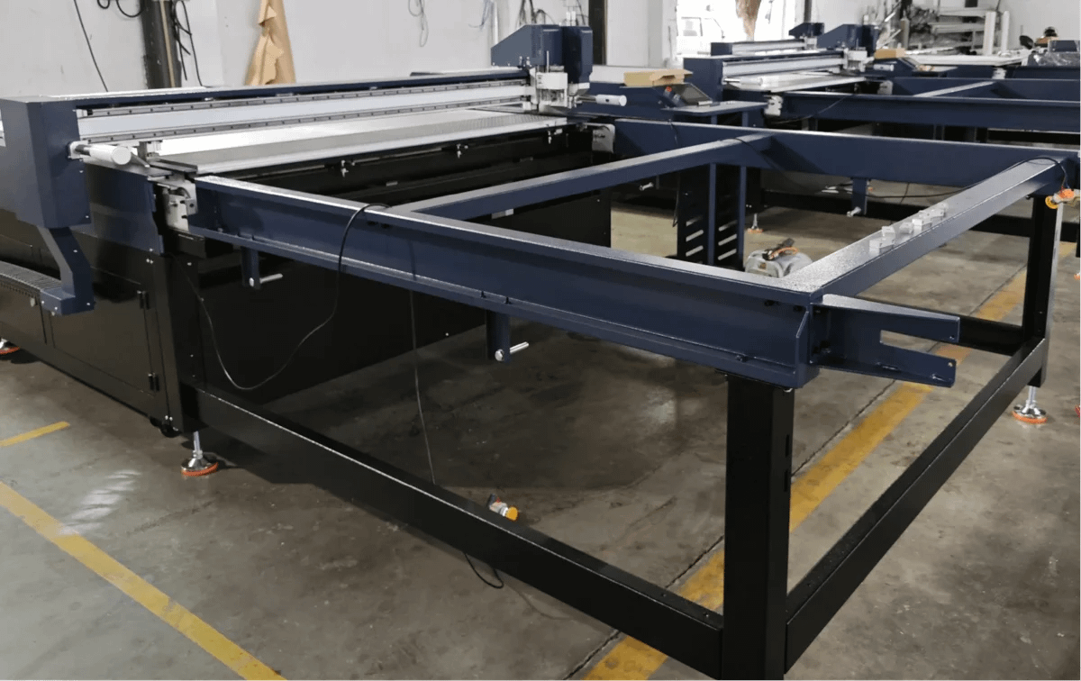 ZINGCUT integrated one-piece frame body design for high rigidity and stable cutting