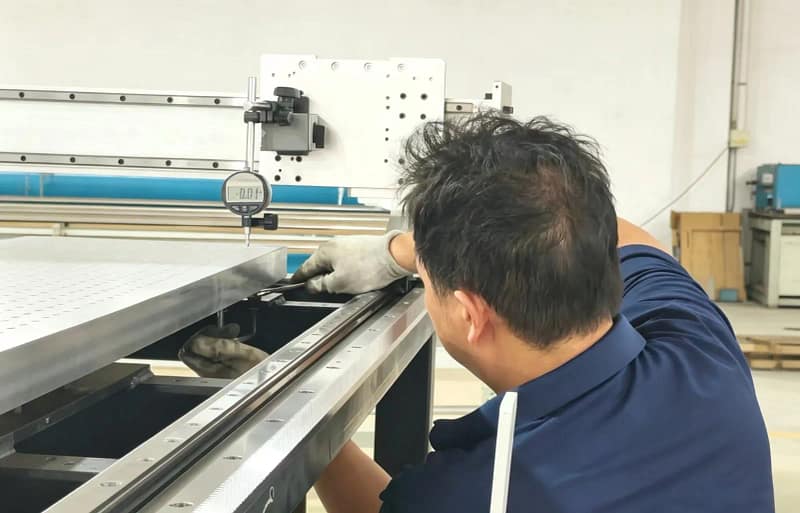 ZINGCUT fast service, technician maintaining digital cutting machine, 7/24 efficient support and on‑site training for overseas clients